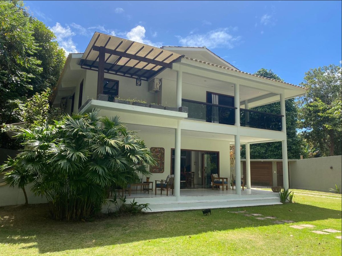 Casa ampla com 4 quartos, piscina e área gourmet a 1,2 km do centro de Arraial d’Ajuda em Porto Seguro/BA