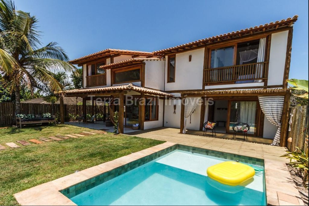 Casa Vivamar com 3 suítes, piscina e acesso à Praia dos Amores no Outeiro das Brisas em Porto Seguro/BA