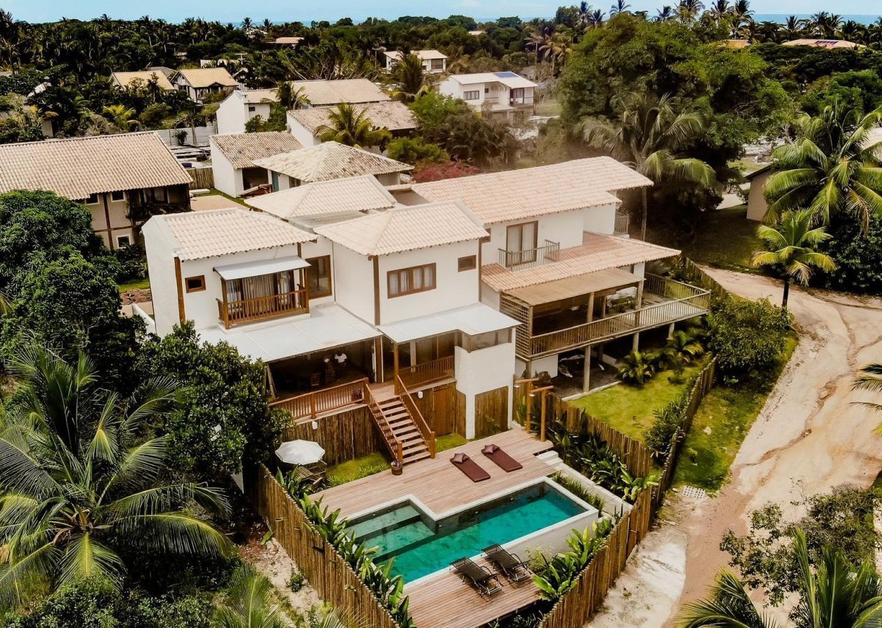 Casa em condomínio com 5 dormitórios, piscina e acesso à Praia do Espelho no Outeiro das Brisas em Porto Seguro/BA