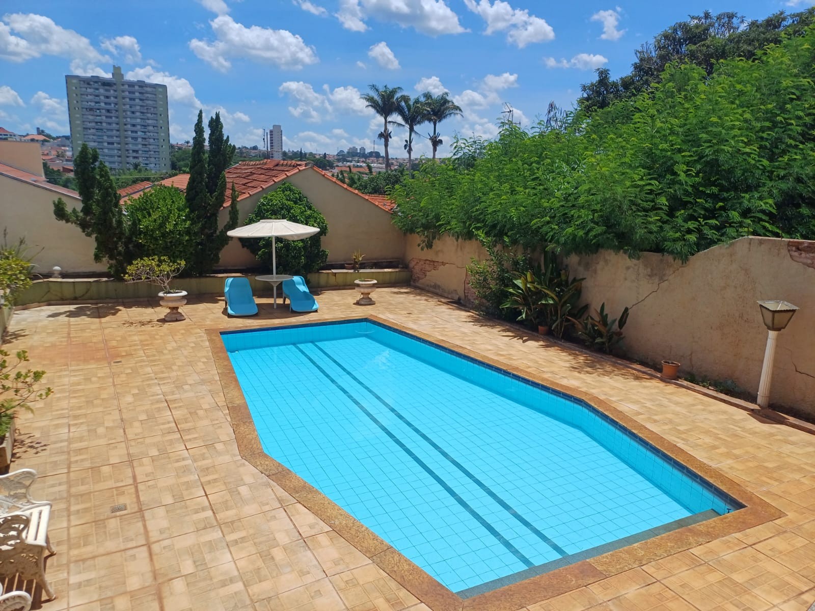 Casa com piscina e 3 salas no Centro de Jaú em Jaú/SP