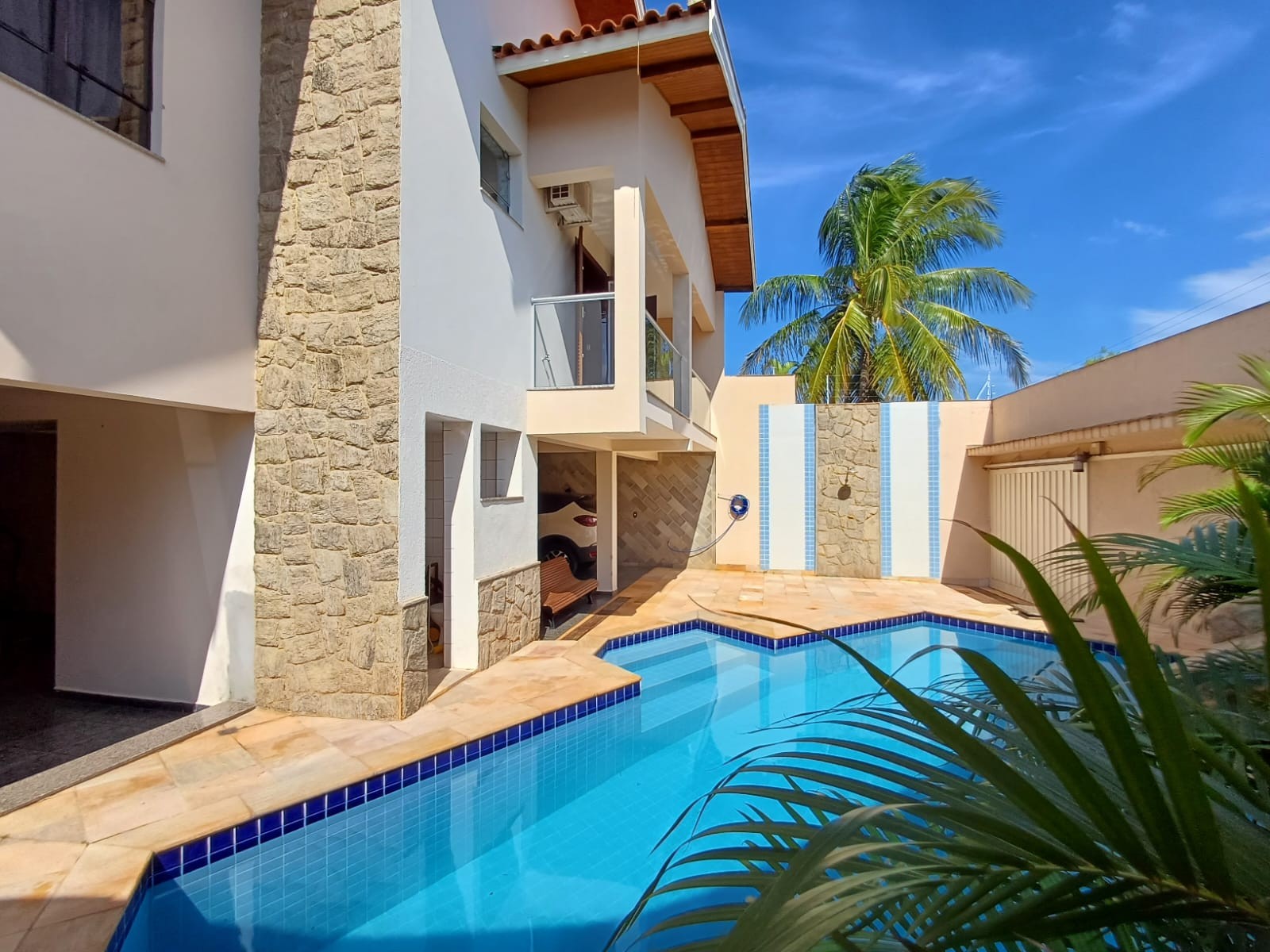 Casa de alto padrão com 5 suítes, piscina e sauna no Jardim Alvorada em Jaú/SP
