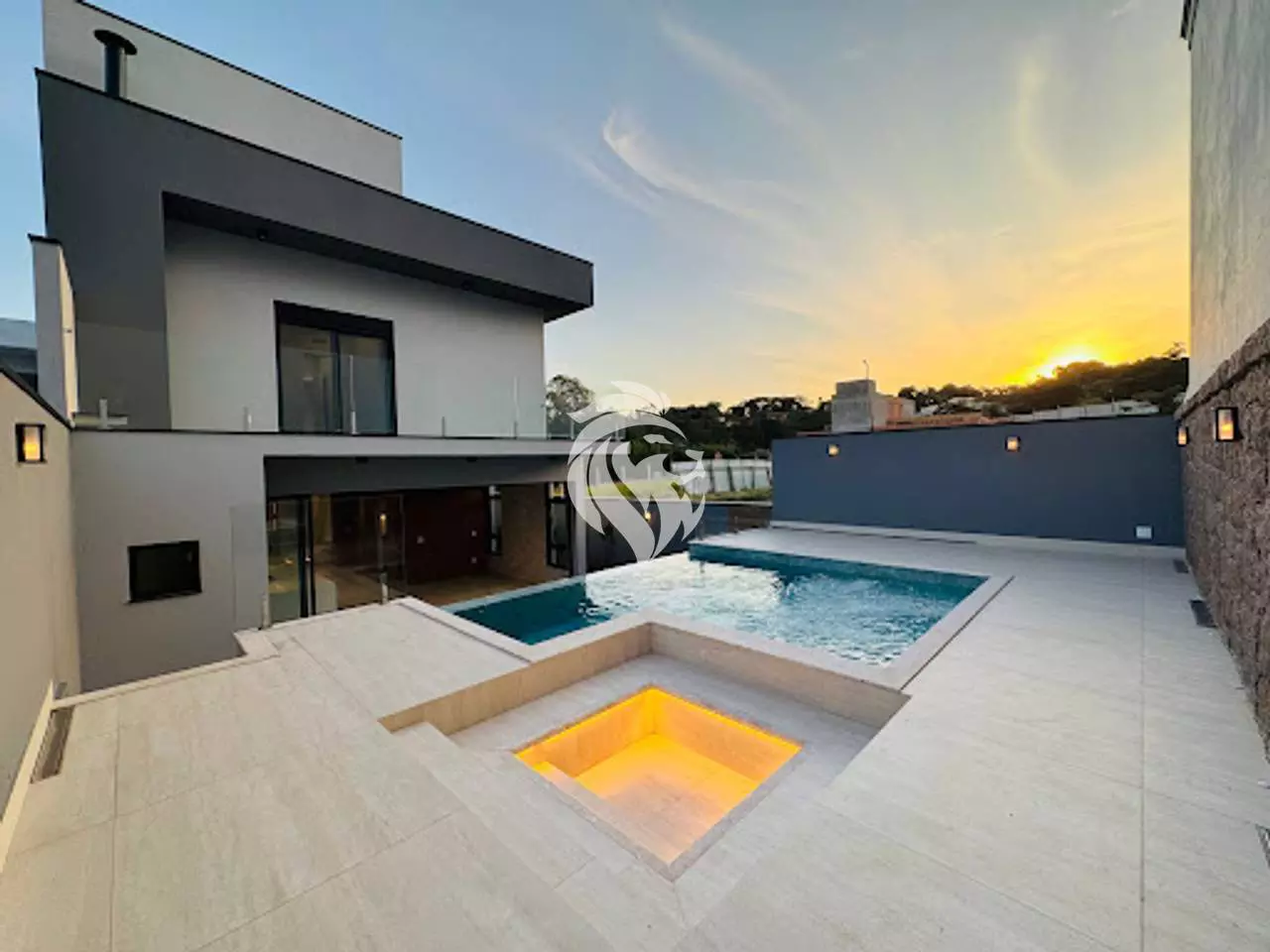 Casa com 3 suítes e piscina com borda infinita no Villa Sapezal en Indaiatuba/SP
