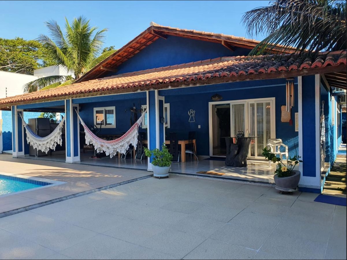 Casa com piscina em bairro residencial e arborizado a 400 metros do centro de Arraial d’Ajuda em Porto Seguro/BA